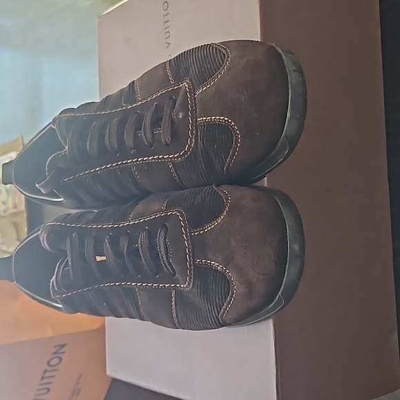 LOUIS VUITTON  Brown suede sneakers  Men's 8 1/2 / Ladies 10 With shoe box - Picture 2 of 16
